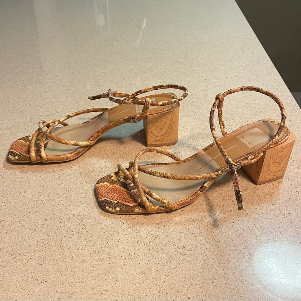 NWT!!! Dolce Vita Snakeskin Kitten Heel